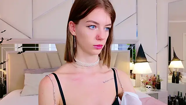 MeganMour online show from 11/01/25, 05:07