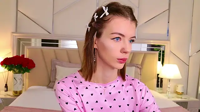 MeganMour online show from 11/11/25, 05:08