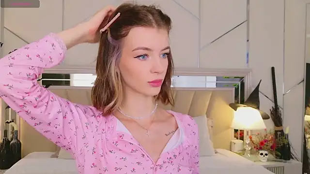 MeganMour online show from 10/24/25, 05:01