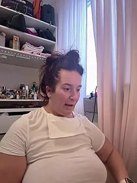 Engel mia online show from 01/17/26, 01:04