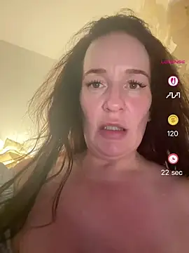 Snapshot of Engel_mia chatting on 06/25/26, 10:15 Engel mia online show from 06/25/26, 10:15