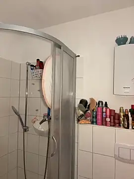 Engel mia online show from 10/31/25, 10:23