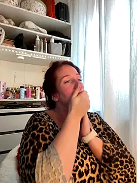 Engel mia online show from 10/18/25, 02:19