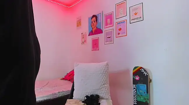 Snapshot of gabie_cortes chatting on 02/14/25, 06:45 gabie cortes online show from 02/14/25, 06:45