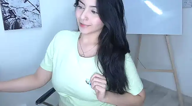 Snapshot of gabie_cortes chatting on 12/13/24, 01:59 gabie cortes online show from 12/13/24, 01:59