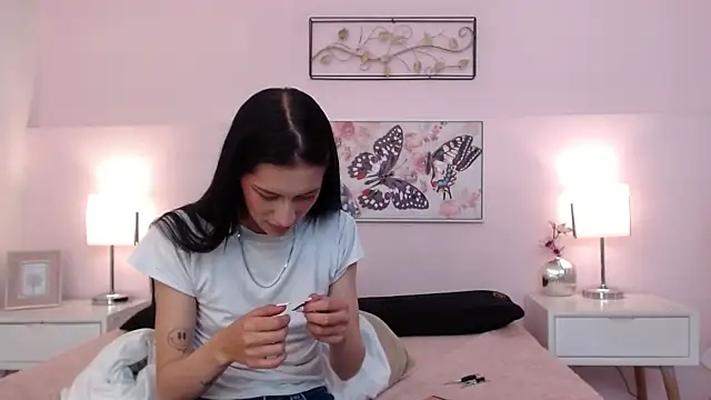 sara17  online show from 11/08/25, 03:32