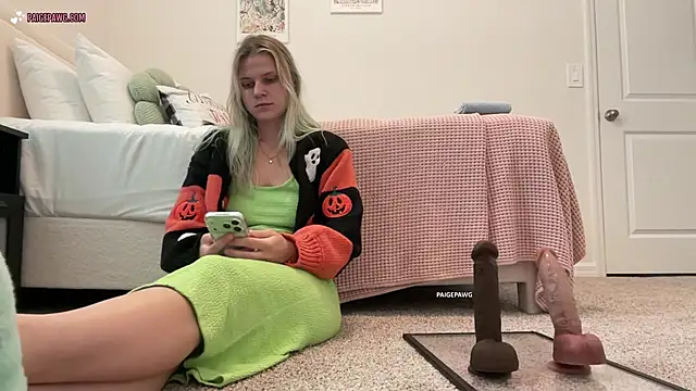 PaigePawg online show from 10/31/25, 03:52