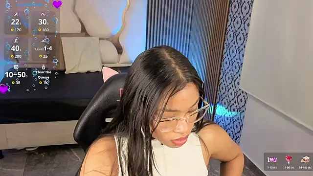 Snapshot of penelope_tay1 chatting on 02/27/26, 02:45 penelope tay1 online show from 02/27/26, 02:45