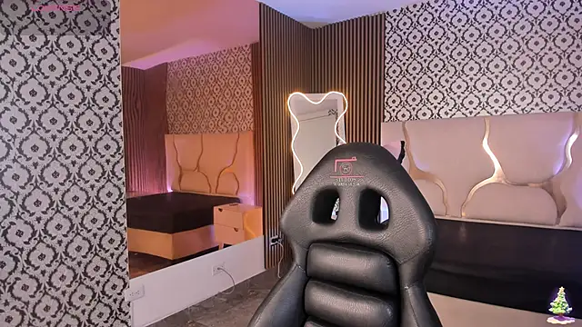 Snapshot of penelope_tay1 chatting on 12/23/25, 03:17 penelope tay1 online show from 12/23/25, 03:17