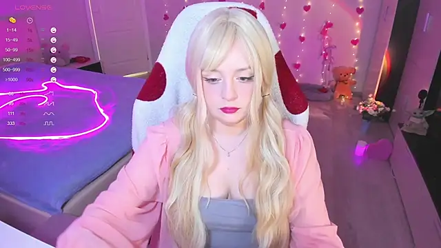 Snapshot of Amy_honey_angel chatting on 03/12/25, 09:12 Amy honey angel online show from 03/12/25, 09:12