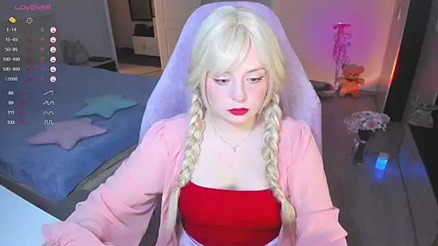 Snapshot of Amy_honey_angel chatting on 01/28/25, 09:08 Amy honey angel online show from 01/28/25, 09:08