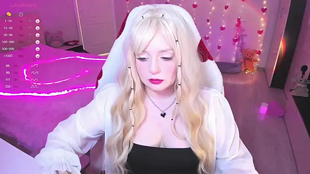 Snapshot of Amy_honey_angel chatting on 02/20/25, 09:44 Amy honey angel online show from 02/20/25, 09:44