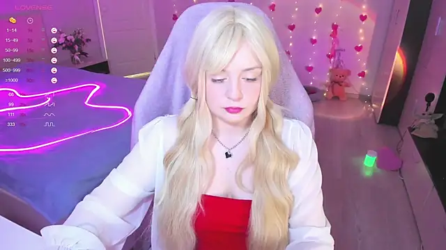 Snapshot of Amy_honey_angel chatting on 03/20/25, 09:26 Amy honey angel online show from 03/20/25, 09:26