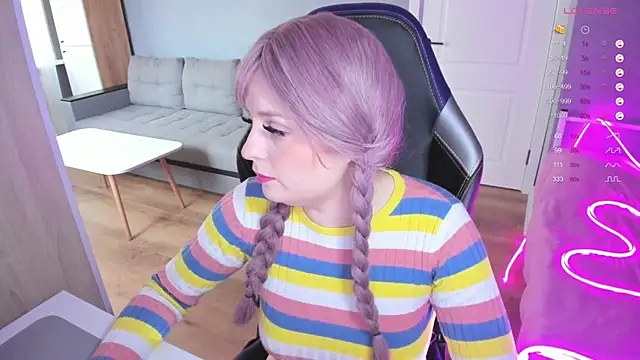 Snapshot of Amy_honey_angel chatting on 10/10/25, 11:22 Amy honey angel online show from 10/10/25, 11:22