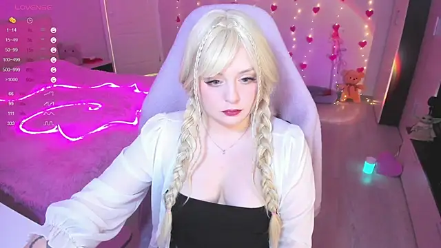 Snapshot of Amy_honey_angel chatting on 02/10/25, 09:14 Amy honey angel online show from 02/10/25, 09:14