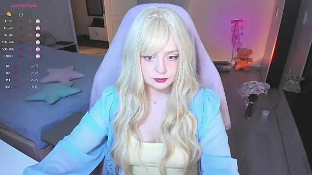 Snapshot of Amy_honey_angel chatting on 01/29/25, 11:30 Amy honey angel online show from 01/29/25, 11:30