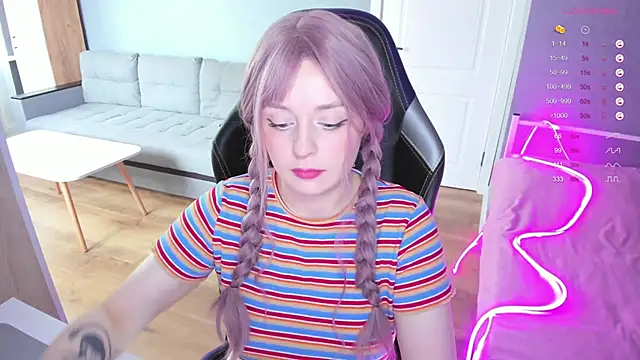 Snapshot of Amy_honey_angel chatting on 09/26/25, 10:44 Amy honey angel online show from 09/26/25, 10:44