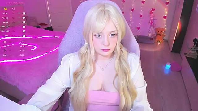 Snapshot of Amy_honey_angel chatting on 03/10/25, 09:23 Amy honey angel online show from 03/10/25, 09:23