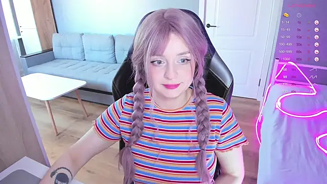 Snapshot of Amy_honey_angel chatting on 09/30/25, 08:31 Amy honey angel online show from 09/30/25, 08:31