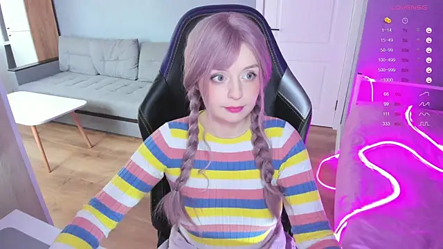 Snapshot of Amy_honey_angel chatting on 09/24/25, 10:00 Amy honey angel online show from 09/24/25, 10:00