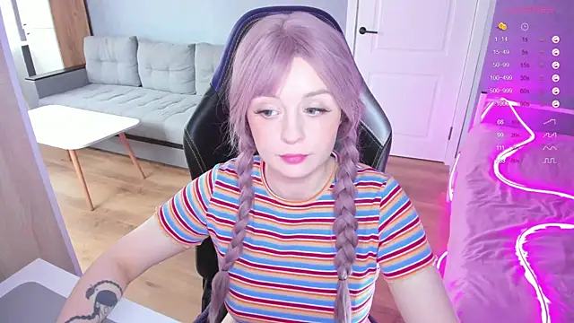 Snapshot of Amy_honey_angel chatting on 10/22/25, 10:04 Amy honey angel online show from 10/22/25, 10:04