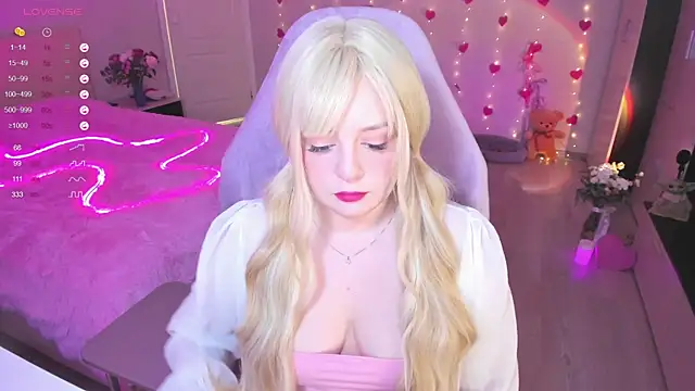 Snapshot of Amy_honey_angel chatting on 03/03/25, 09:55 Amy honey angel online show from 03/03/25, 09:55