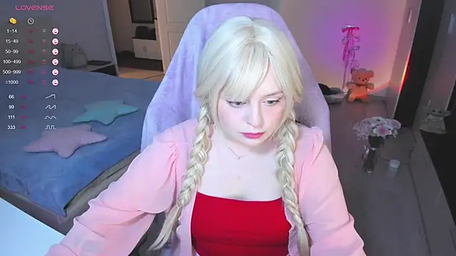 Snapshot of Amy_honey_angel chatting on 01/28/25, 12:11 Amy honey angel online show from 01/28/25, 12:11