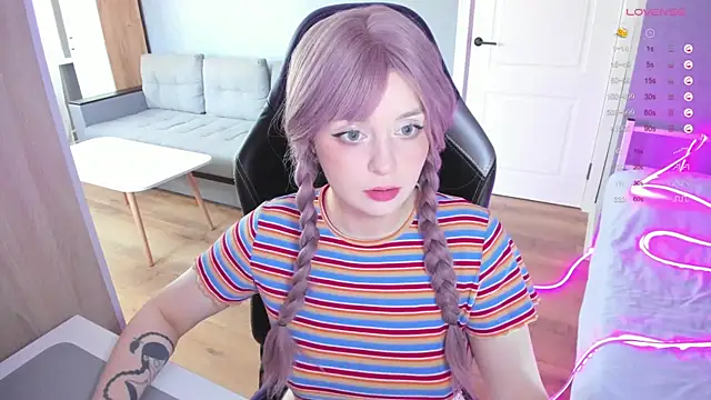 Snapshot of Amy_honey_angel chatting on 10/03/25, 10:17 Amy honey angel online show from 10/03/25, 10:17