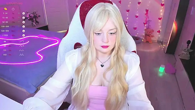 Snapshot of Amy_honey_angel chatting on 03/19/25, 08:55 Amy honey angel online show from 03/19/25, 08:55