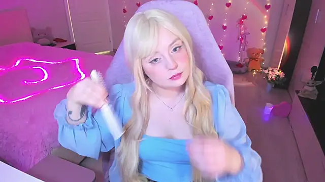 Snapshot of Amy_honey_angel chatting on 03/11/25, 08:41 Amy honey angel online show from 03/11/25, 08:41