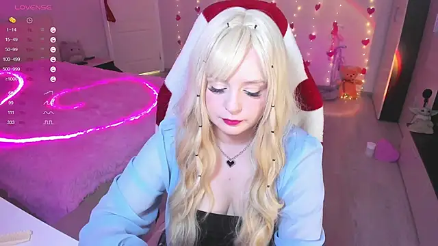 Snapshot of Amy_honey_angel chatting on 02/21/25, 01:55 Amy honey angel online show from 02/21/25, 01:55