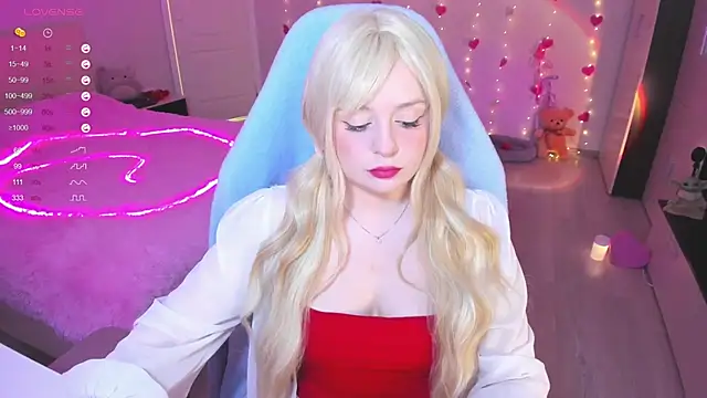 Snapshot of Amy_honey_angel chatting on 03/06/25, 09:03 Amy honey angel online show from 03/06/25, 09:03