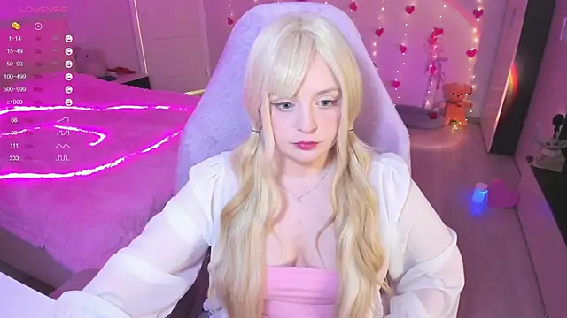 Snapshot of Amy_honey_angel chatting on 03/10/25, 12:28 Amy honey angel online show from 03/10/25, 12:28