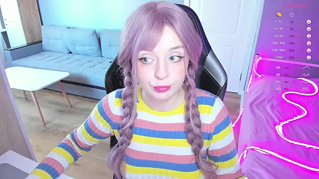 Snapshot of Amy_honey_angel chatting on 09/25/25, 09:26 Amy honey angel online show from 09/25/25, 09:26