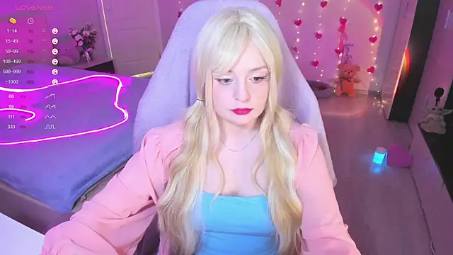 Snapshot of Amy_honey_angel chatting on 03/18/25, 12:50 Amy honey angel online show from 03/18/25, 12:50