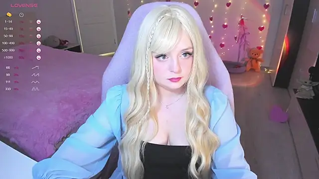 Snapshot of Amy_honey_angel chatting on 02/06/25, 10:14 Amy honey angel online show from 02/06/25, 10:14