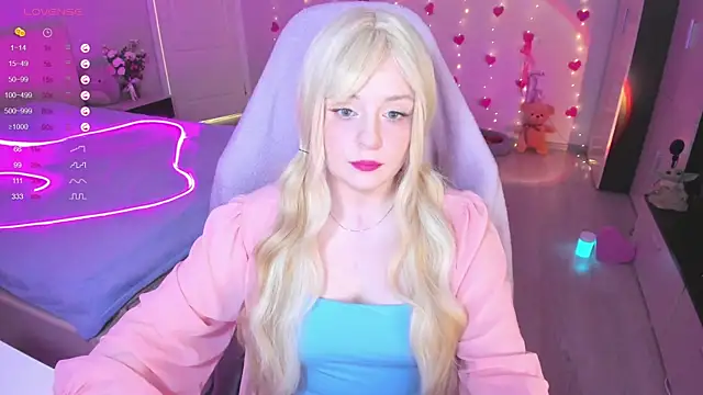 Snapshot of Amy_honey_angel chatting on 03/18/25, 09:34 Amy honey angel online show from 03/18/25, 09:34