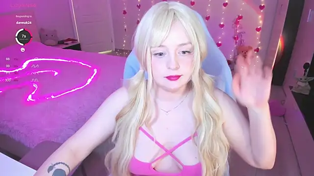 Snapshot of Amy_honey_angel chatting on 03/07/25, 11:51 Amy honey angel online show from 03/07/25, 11:51