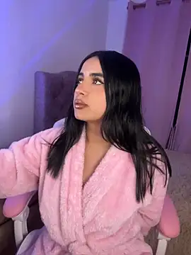 Emily-14 online show from 11/07/25, 09:36