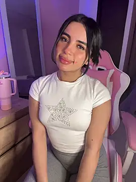 Snapshot of Emily-14 chatting on 05/20/26, 02:52 Emily-14 online show from 05/20/26, 02:52