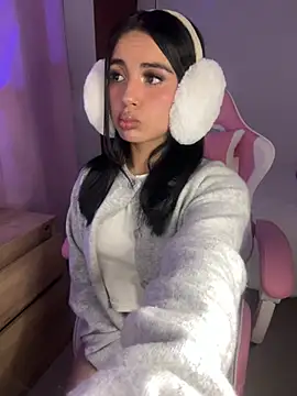 Emily-14 online show from 01/14/26, 04:38