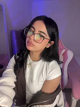 Emily-14 online show from 04/17/26, 07:33