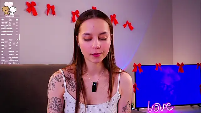 Snapshot of FalineDowlen chatting on 02/23/26, 02:35 FalineDowlen online show from 02/23/26, 02:35