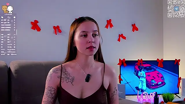 Snapshot of FalineDowlen chatting on 02/17/26, 01:47 FalineDowlen online show from 02/17/26, 01:47