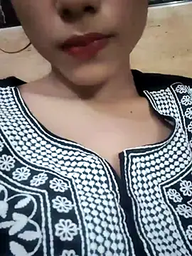 Snapshot of Babby_girl08 chatting on 10/29/25, 05:12 Babby girl08 online show from 10/29/25, 05:12