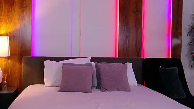 SkylerSpark online show from 11/11/25, 10:04