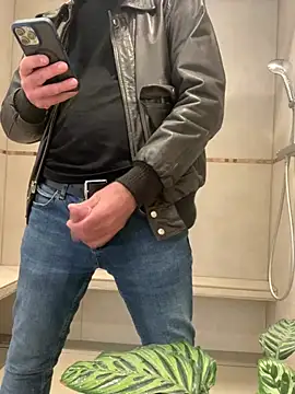 Snapshot of Sash_Ge chatting on 01/29/25, 09:44 Sash Ge online show from 01/29/25, 09:44