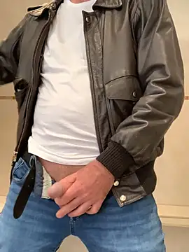 Snapshot of Sash_Ge chatting on 01/31/25, 09:16 Sash Ge online show from 01/31/25, 09:16