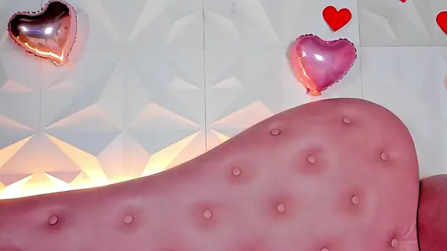 Snapshot of CarlaAlvez chatting on 02/19/25, 02:01 CarlaAlvez online show from 02/19/25, 02:01