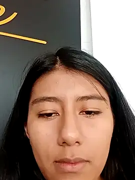 Snapshot of CarlaAlvez chatting on 03/03/25, 04:05 CarlaAlvez online show from 03/03/25, 04:05